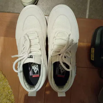 VANS SAFE LOW 스니커즈 화이트