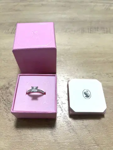 SWAROVSKI 스와로브스키 반지 스퀘어컷 지르코니아 11호