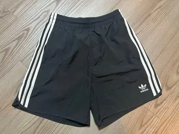 미사용 새상품 adidas 하프 팬츠 M