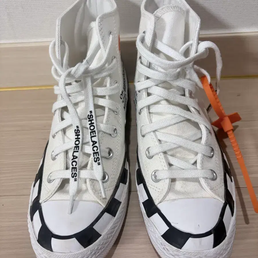 오프화이트 컨버스 240mm