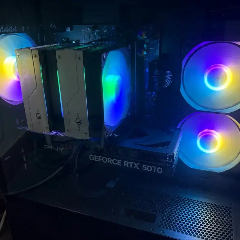 7800X3D+RTX5070 게이밍 컴퓨터