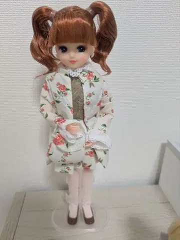 리카짱 인형 본체 트윈 테일 꽃무늬 의상