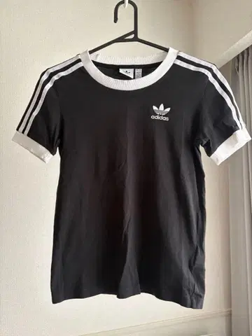 adidas 반팔 티셔츠 XS 사이즈