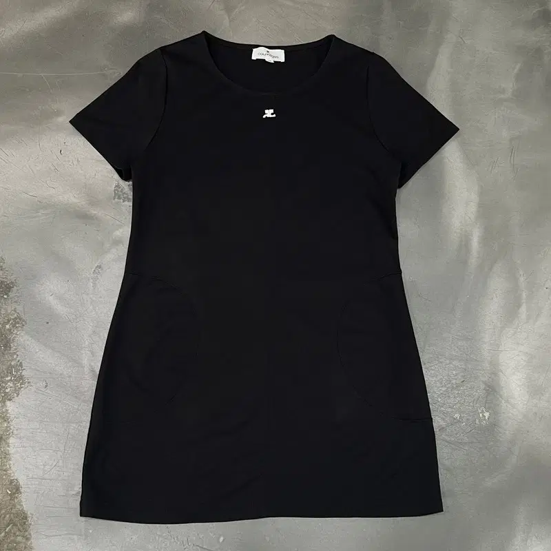 꾸레쥬 로고 하프 원피스 y18481