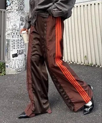 adidas 와이드 트랙 팬츠 브라운