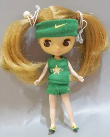 타카라 미니 브라이스 코트니 테즈 바이 나이키