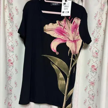 미사용품 Desigual 꽃무늬 반팔 T셔츠 SlimFIT 블랙/핑크