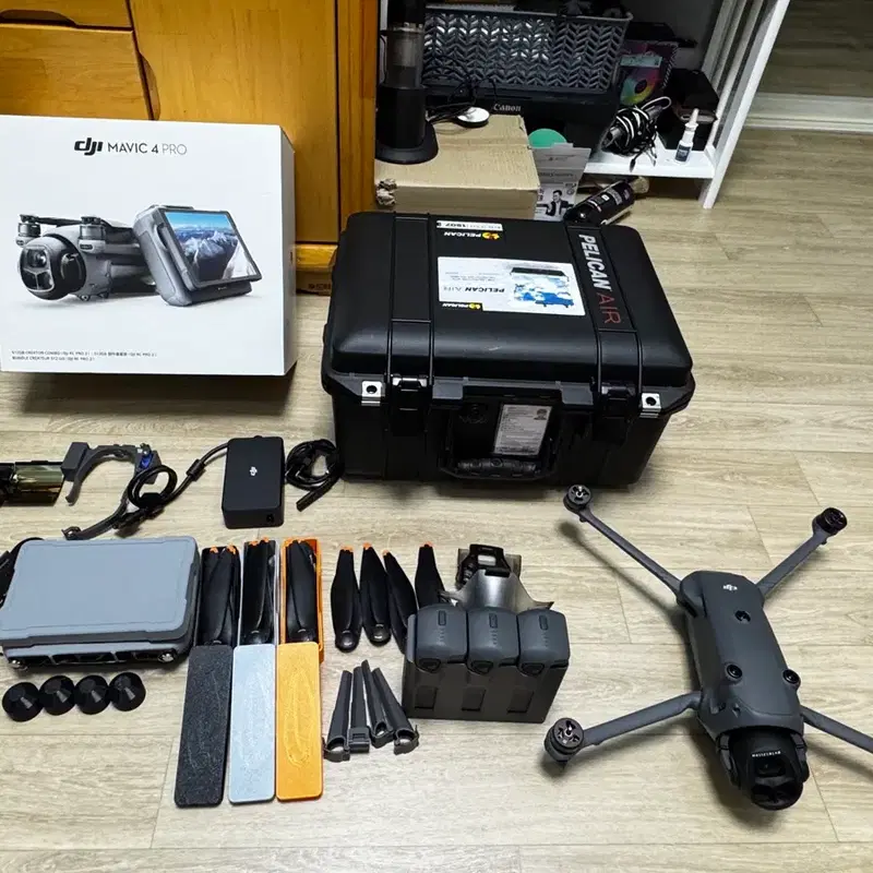DJI 매빅 4 프로 드론 펠리칸 케이스 포함 크리에터콤보 팝니다.