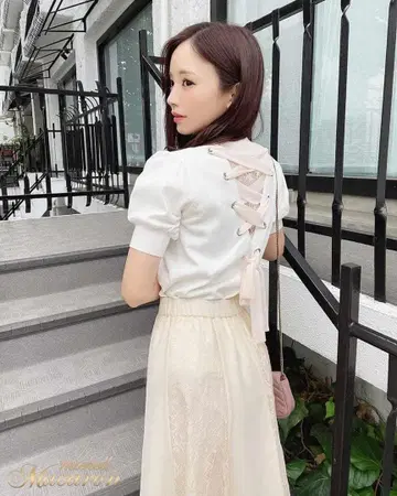 미셸 마카롱 레이스업 리본 상의 택 포함