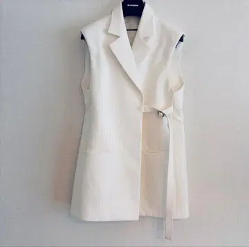 새상품급 JIL SANDER 슬리브리스 자켓 베스트 화이트
