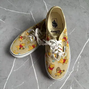 VANS AUTHENTIC 디즈니 곰돌이 푸 스니커즈