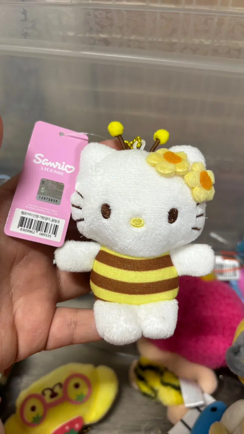 산리오 헬로키티 꿀벌 인형 키링