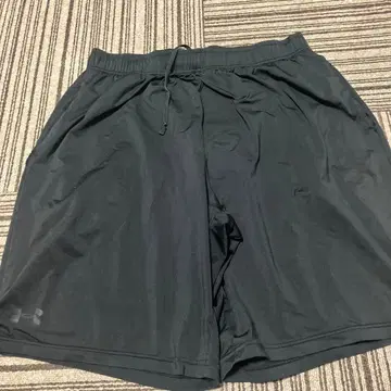 Under Armour 블랙 숏팬츠 L