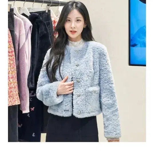 듀얼(2022) 양털 페이크퍼 자켓 팔아요(아이보리컬러)