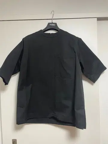 JIL SANDER 백 지퍼 포켓 T셔츠 블랙