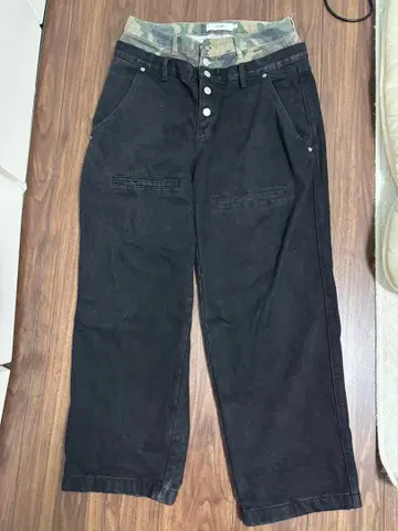 더블 레이어드 버튼 데님 팬츠