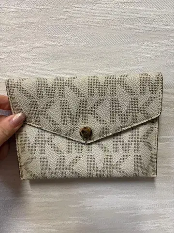 MICHAEL KORS 마이클코어스 여권 케이스 지갑
