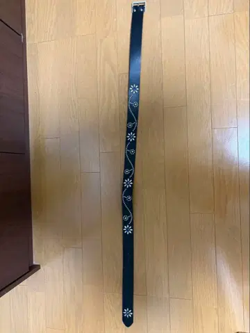 플라워 모티브 스터드 벨트 블랙