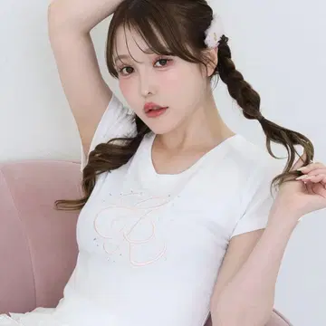 NICE CLAUP 비쥬 포함 로고 자수 Tee