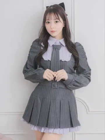 pium 피움 넥타이 스퀘어 프릴 긴팔 상의 스커트