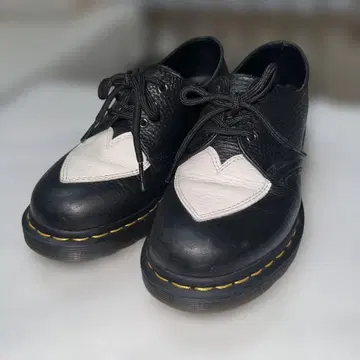 Dr.Martens 발렌타인 한정판