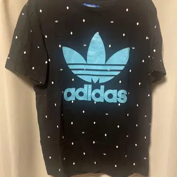 adidas 블랙 T셔츠 스카이블루 로고