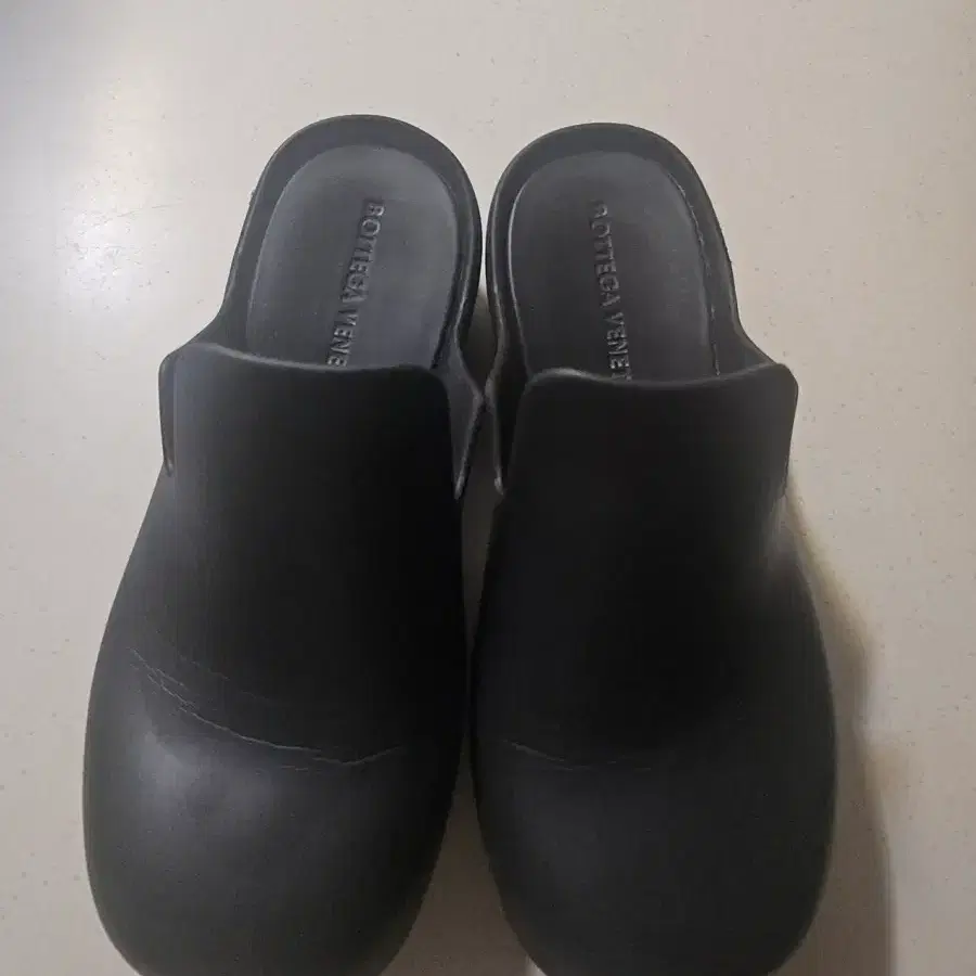 [42]보테가베네타 러버 플래시 슬라이드 샌들 뮬