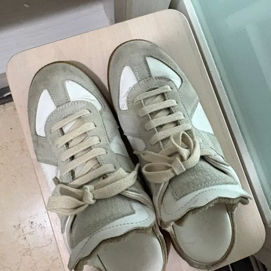 마르지엘라 뮬 스니커즈