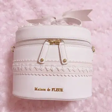 Maison de FLEUR 기념일 케이크백 화이트 아이보리