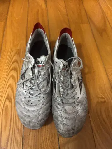 MIZUNO 축구 스파이크 실버