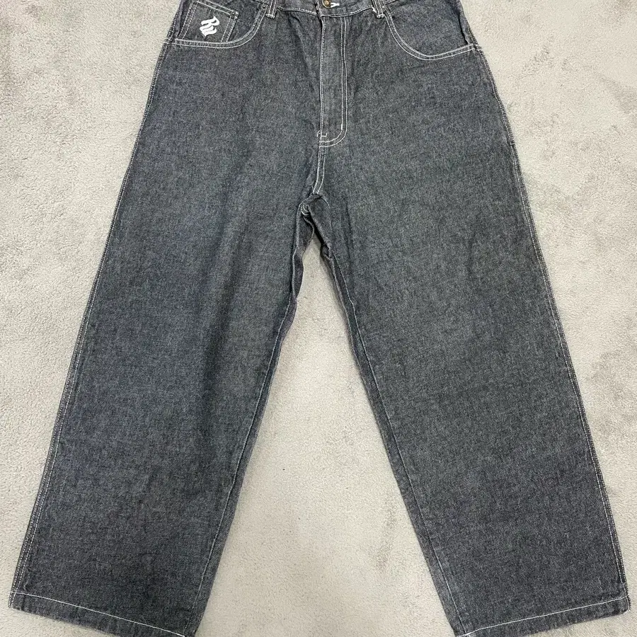 90s 로카웨어(Rocawear)백포켓 자수 와이드 데님 팬츠