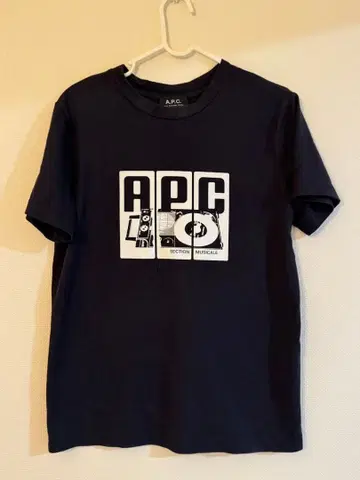 [새상품급] A.P.C. 로고 티셔츠 네이비