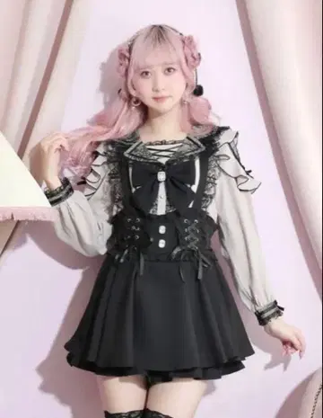NOEMIE 노에미 더블 레이스업 서스펜더 비쥬 치마바지