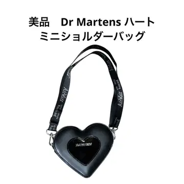 새상품급 Dr Martens 하트 미니 숄더백