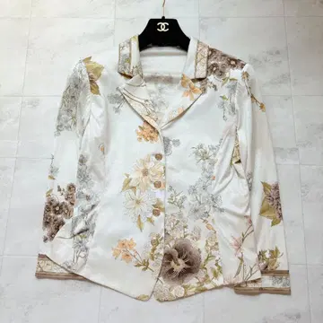 컨디션 최상 레오나르 트림 테일러드 자켓 꽃무늬 골드 버튼 화이트 여성용