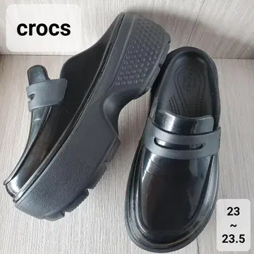미사용급 crocs 스톰프 로퍼 하이 샤인 블랙 W7 23.5