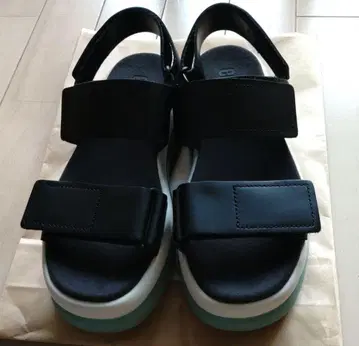 CAMPER 캠퍼 통굽 샌들 블랙