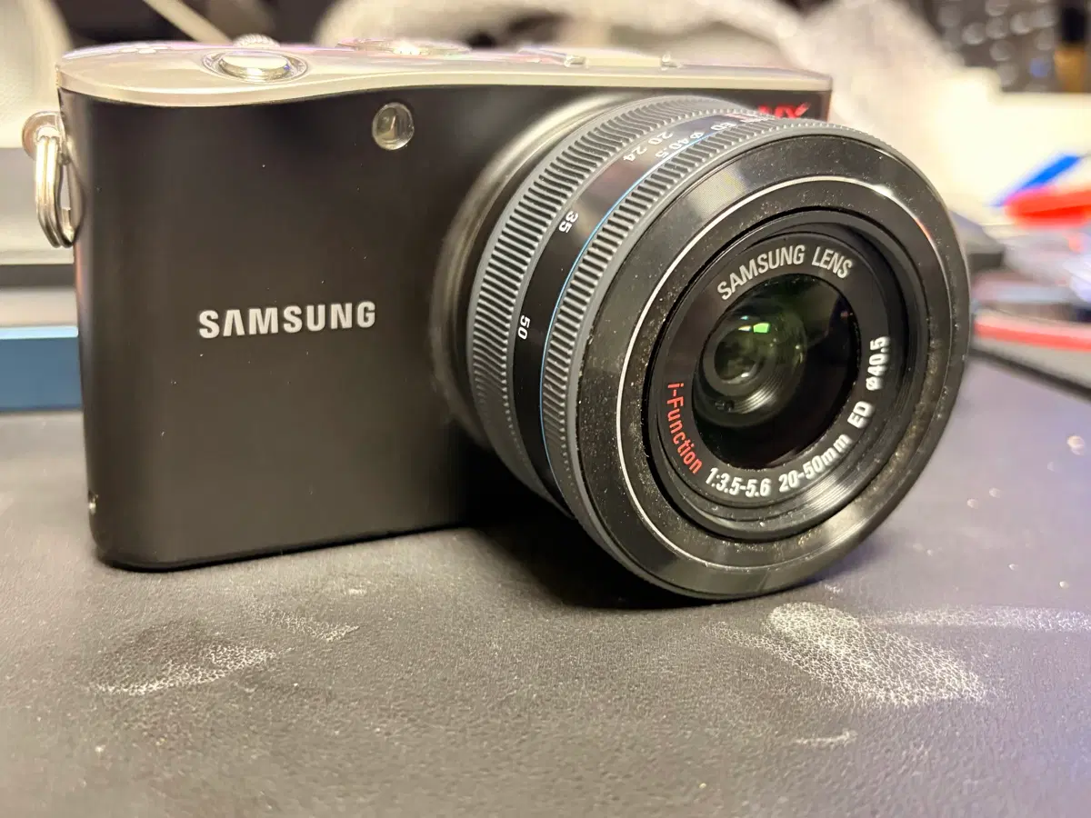 삼성 NX100 블랙 + 20-50mm 렌즈 | 정품배터리/충전기 포함 | 빈티지 미러리스