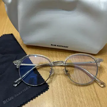 BLUE ELEPHANT 클리어 프레임 안경