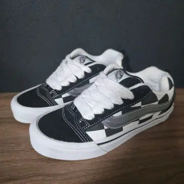 [하자 새상품] VANS 뉴스쿨 통굽 23.0cm
