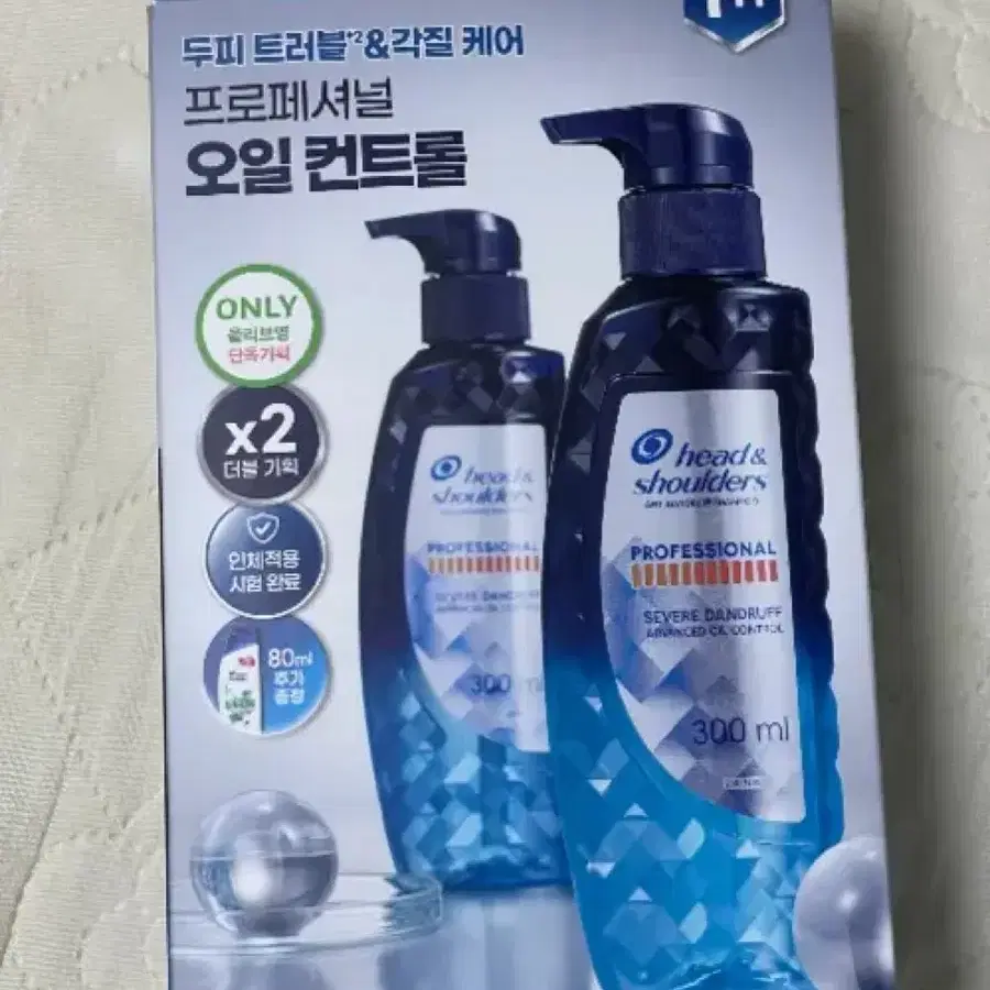 1+1 헤드앤숄더스 프로페셔널 오일 컨트롤 샴푸 (정가 23,900원)