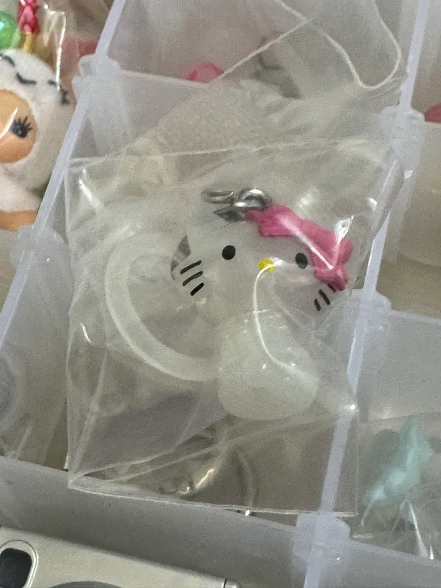 헬로키티 챠밍키티 가챠 메지루시 양도