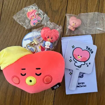 BT21 TATA 굿즈세트 거울 키링 피규어 묶음 판매