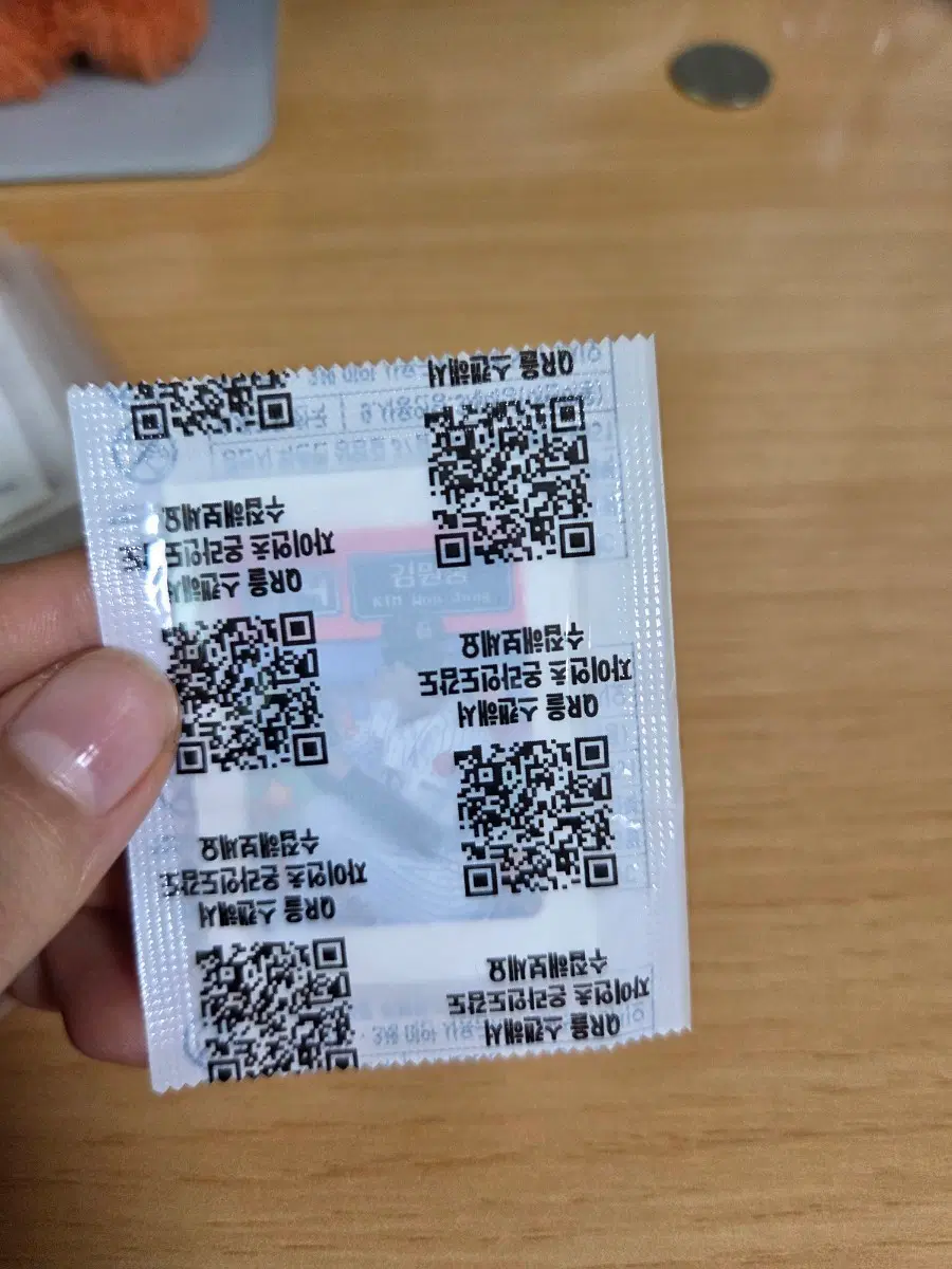 롯데자이언츠 과자 콜라보 김원중 띠부씰