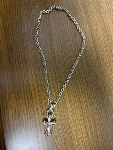 베일 크로스 목걸이