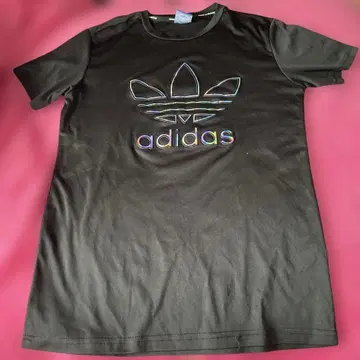 아디다스 adidas 반짝이는 로고 반팔 T셔츠 블랙 귀여운