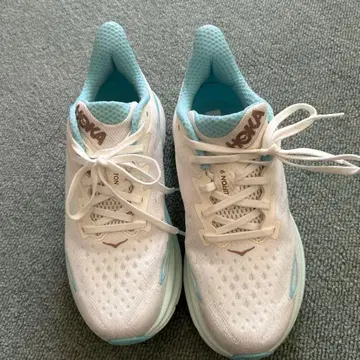HOKA CLIFTON 9 러닝화 24cm