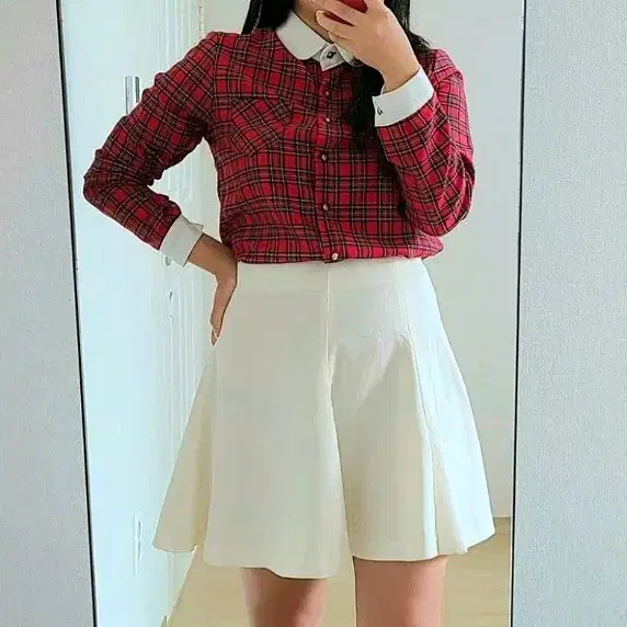 체크패턴 화이트 카라 긴팔 블라우스