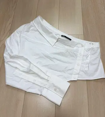 ZARA 비대칭 버튼 크롭 셔츠 M 사이즈