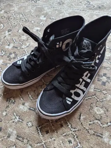 VANS 하이컷 스니커즈 블랙 화이트